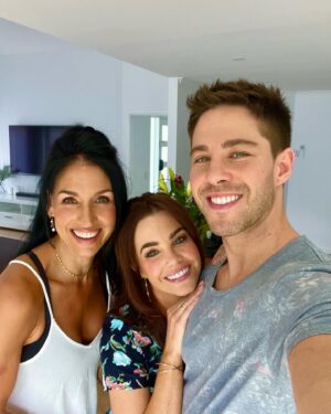 Jillian Murray Instagram - I’m the luckiest girl in the world to have family like this. Love you all so much! Thank you @tayprins for hosting the most epic family bbq/ braai