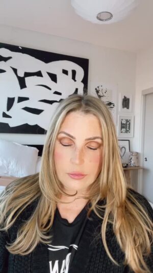 Jillian Warry Barberie Instagram - Uncovering my new BLONDE!!!!! Thank you @blondedbycam Camryn @salonrepublic for my glorious locks. I’m starting to feel like me again after almost 5 years. I’m a happy gal. Thank you to my group of angels here (you know who you are) who have given me this gift for Galentine’s Day. Best gift ever. My heart is full. Now let’s get on the reveal of the Calacatta Viola backsplash!!!