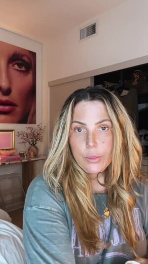 Jillian Warry Barberie Instagram - Spray tans and gossip. Let’s go.