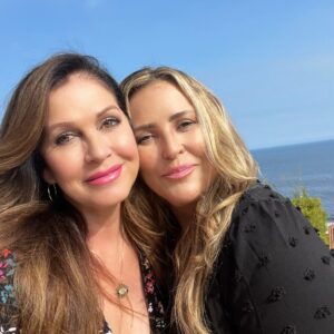 Jillian Warry Barberie Instagram - I am so blessed by GOD to have incredible uplifting women in my life. @4lisaguerrero is one of them. A star. A bright beautiful supportive sister for 30 years. She was my support yesterday at the LA Convention Center Expo where I got to be a speaker and interview @torispelling (another amazing lady) Thank you to all the women hi attended tht I spoke with yesterday and met afterwards in your booths of creativity. Thank you. Lisa and I had dinner after, watched @netflix and chilled and I fell asleep in her guest bedroom with the balcony doors open so I could listen to the waves crashing the shoreline all night. It was magical. I’m coming back to life. I see colors. I am going to lose that 50 pounds. I am going to get my life back. I am going to use those weaknesses from my past as my power to move into my future. And I’m doing it with my beautiful friends around me. Friends of 20-40 years. How am I so blessed? Now I’m off to @heatherlocklear another shining light in my life. I’m so close to her that I am the 4th daughter, the youngest adopted daughter twice removed. Her brother calls me his lil sis and Heather is definitely my sister. Her family has become my family here. Her entire family. I’m so full of emotion right now. My heart is full and I am just grateful for the people in my life. How did I get so lucky? I don’t know. I’m just thankful God. Happy Sunday. ❤️❤️❤️❤️🙏🏼🙏🏼🙏🏼🙏🏼