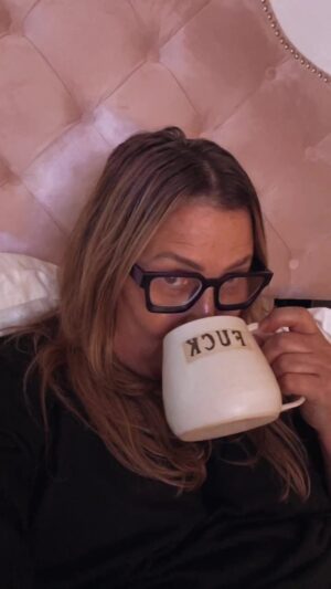 Jillian Warry Barberie Instagram - Good Morning! Let’s get into it!!!! From the Dudd to serial Killers and my girl @heatherlocklear my kids, and other ruminations 
❤️
