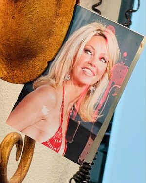Jillian Warry Barberie Instagram - And it goes like this…………… 
Organizing for my beautiful friend @heatherlocklear #makeup #beauty #star #gorgeous #homedecor #organizing