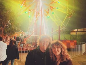Jillian Bell Instagram - I had the best time being a carnival barker last night for @wearehfc with my curly haired sis @fortunefeimster 🎡 We gave away shirts, backpacks, stuffed toys and a tampon I had in my purse. ANYTHING for charity. Thank you @laurenmillerrogen and @sethrogen for having us ❤️