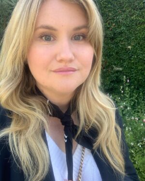 Jillian Bell Instagram - S🌻U🌻M🌻M🌻E🌻R