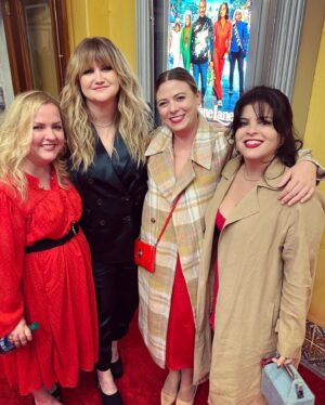 Jillian Bell Instagram - Candy Cane Lane premiere!!!!
🎄🎄🎄🎄🎄🎄🎄🎄🎄🎄
I’m really excited for you guys to see this one! It’s big and fun and family friendly and action-packed! Make sure to watch Dec. 1st on @primevideo and see this elf do some major damage… 

Hair: @robertlopezcut 
Makeup: @lizlash 
Stylist: @elkin @britelkin 
💎: @effyjewelry & @efcollection