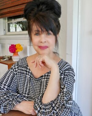 Jillian Rose Reed Instagram - Happy Mothers Day to my girl, by bestie for the restie, queen of the messy bun and the only person who I can talk to on the phone for hours AND who can explain taxes to me. She’s a superwoman 💪🏼💪🏼 momma, thank you for teaching me everything I know. thank you for teaching me what it means to be a woman. Thank you for holding me close, but always letting me fly.  I love you endlessly 💕 and happy heavenly Mother’s Day to my grandma. I miss you every moment of every day 💜 I hope you’re somewhere enjoying a Diet Coke and a packet of gummy worms 😜