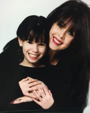 Jillian Rose Reed Instagram - Happy Mothers Day to my girl, by bestie for the restie, queen of the messy bun and the only person who I can talk to on the phone for hours AND who can explain taxes to me. She’s a superwoman 💪🏼💪🏼 momma, thank you for teaching me everything I know. thank you for teaching me what it means to be a woman. Thank you for holding me close, but always letting me fly.  I love you endlessly 💕 and happy heavenly Mother’s Day to my grandma. I miss you every moment of every day 💜 I hope you’re somewhere enjoying a Diet Coke and a packet of gummy worms 😜