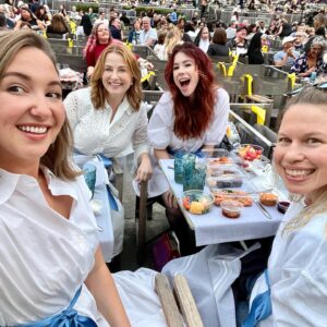 Jillian Rose Reed Instagram - Girls in white dresses with blue satin sashes but make it a vibe🩵🖤 #soundofmusic #hollywoodbowl