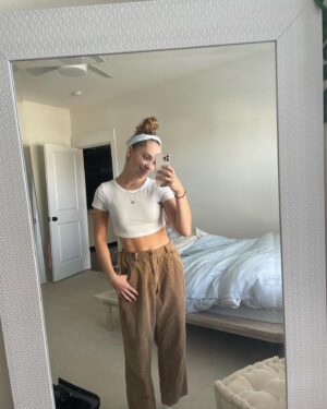 Jillian Shea Spaeder Instagram - me? a mirror? no!