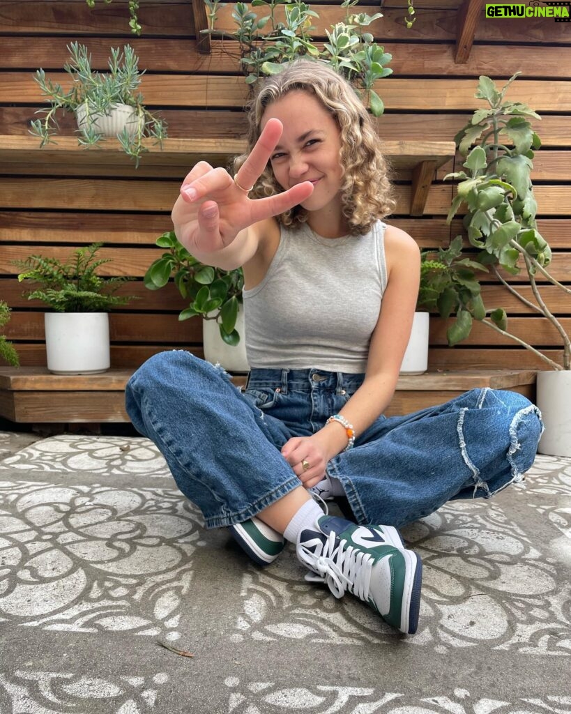 Jillian Shea Spaeder Instagram - me and some plants!