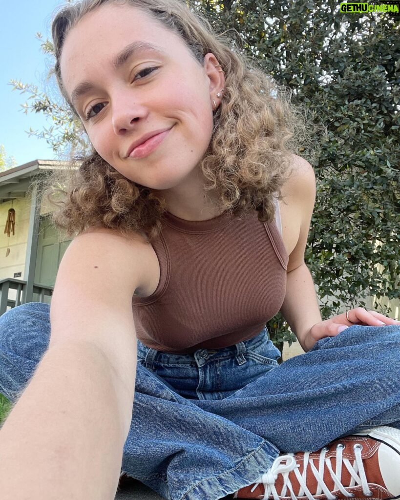 Jillian Shea Spaeder Instagram - sitting in someone’s driveway