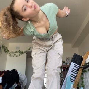 Jillian Shea Spaeder Instagram - pretending it’s not 21 degrees outside