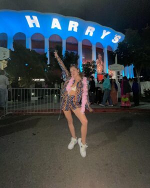 Jillian Shea Spaeder Instagram - i could cook an egg on you #harrystyles #loveontour