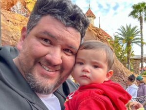 Jimena Píccolo Instagram - Hace un año les contaba en este mismo lugar que estaba embarazada, ahora volví con Artemio ya en brazos.
Es increíble lo rápido que pasa el tiempo y lo mágico  que volviste mi mundo hijo.

Le pido al universo seguir que me de vida para acompañarte en todas tus etapas y poder venir a este mundo mágico un millón de veces juntos 🩵