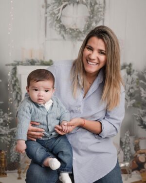 Jimena Píccolo Instagram - Atesorando momentos! 
Gracias @denisebarnfather.photography  por captar estas fotos!
Les juro que no puedo seleccionar algunas asique las voy a ir subiendo TODAS 

Primera navidad de Artemio 🎄