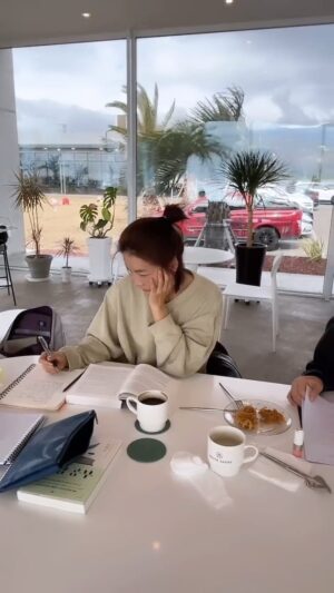 Jin Seo-yeon Instagram - 제주는 공부도 아름다운뷰를 보며 가능 #시간순삭🚀