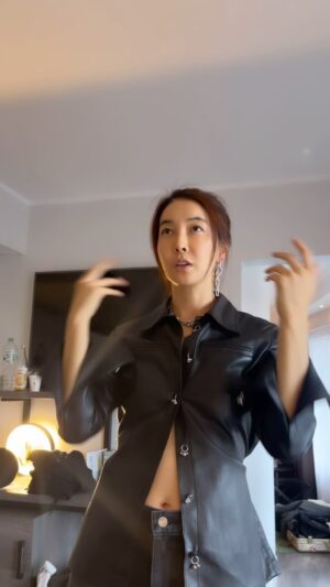 Jin Seo-yeon Instagram - 🧐뭐입지?