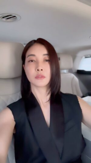 Jin Seo-yeon Instagram - 일하는 무드🤣