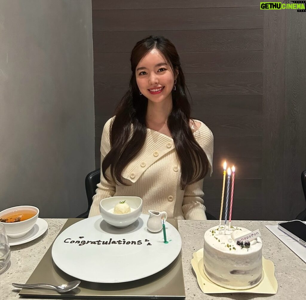 Jin Se-yeon Instagram - 늘 잊지않고 축하해주시는 팬 여러분들, 지인분들 너무너무 감사해용❣️🎂 ⠀ 짱짱 행복한 생일 보냈당😋 ⠀ THANK YOU SOOOO SOOO MUCH🫶 You made my day quite memorable🌹