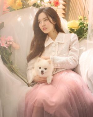 Jin Se-yeon Instagram - ⠀
#헤이마리
#헤이마리5월호
⠀
레오와 예쁜 추억 만들었어요🐶❣️