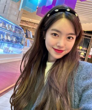 Jin Se-yeon Instagram - 달달하고 맛난 설날 보내세요😋🍦
⠀
⠀
#엄마가예뿌게찍어줌🤭
#사진은애정이라더니🙈
#엄마가나많이좋아하나봐🙈