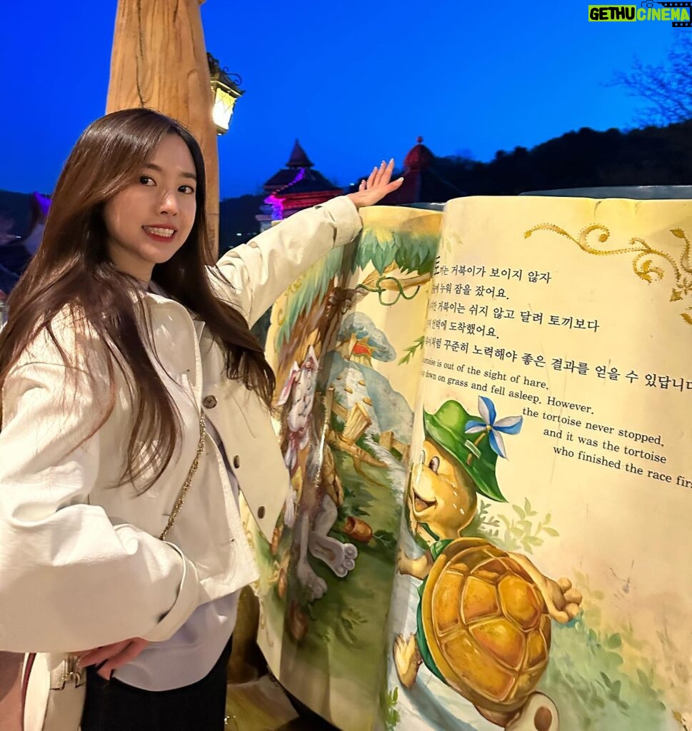 Jin Se-yeon Instagram - 🎠🎡🎢 ⠀ 내 동심 찾았징