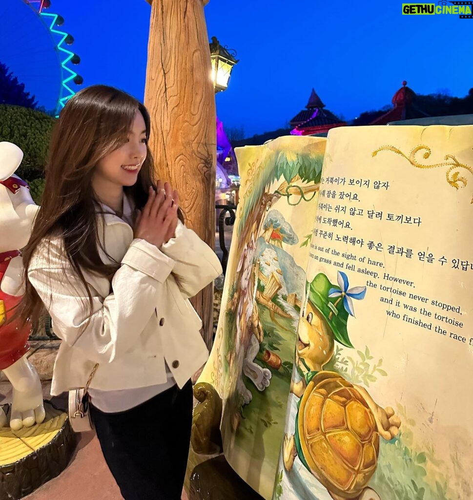 Jin Se-yeon Instagram - 🎠🎡🎢 ⠀ 내 동심 찾았징