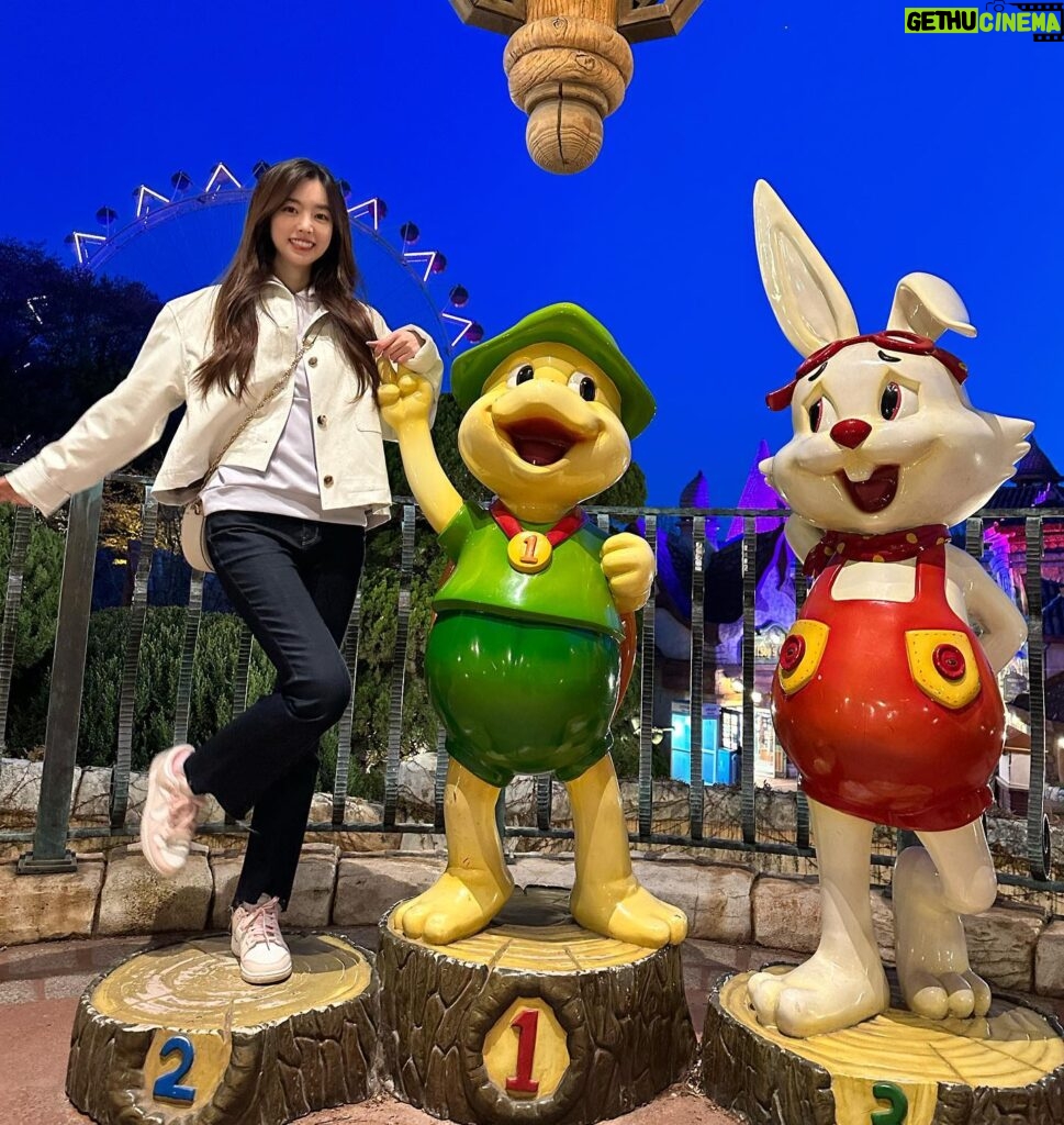 Jin Se-yeon Instagram - 🎠🎡🎢 ⠀ 내 동심 찾았징