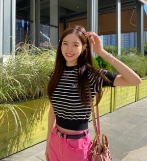 Jin Se-yeon Instagram - ✨추석추석✨
⠀
맛난거 많이많이 먹구
⠀
행복하고 즐거운 추석 보내길
⠀
꼭꼭 바랍니당 ◡̈