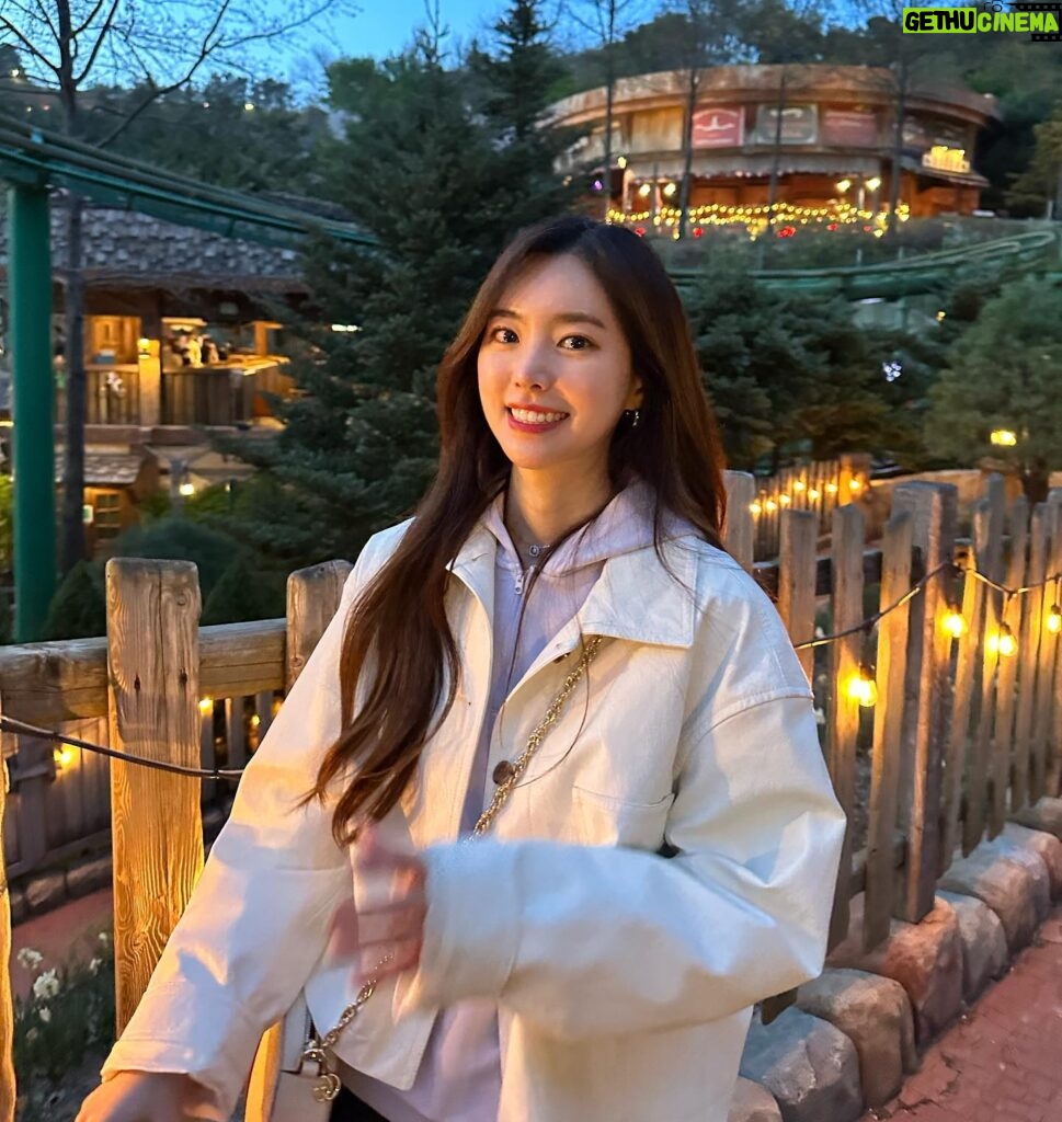 Jin Se-yeon Instagram - 🎠🎡🎢 ⠀ 내 동심 찾았징