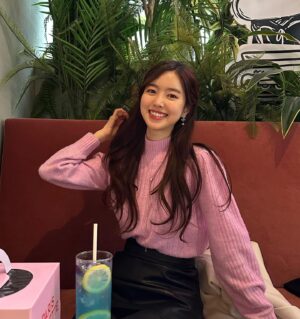 Jin Se-yeon Instagram - 반묶음했셩🎀
