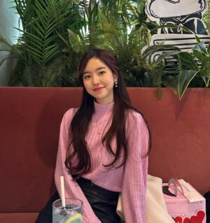 Jin Se-yeon Instagram - 반묶음했셩🎀
