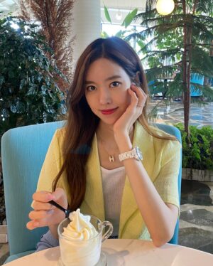 Jin Se-yeon Instagram - 더웡🥲🍧
