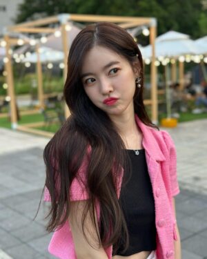 Jin Se-yeon Instagram - 인물사진 찍었융📷