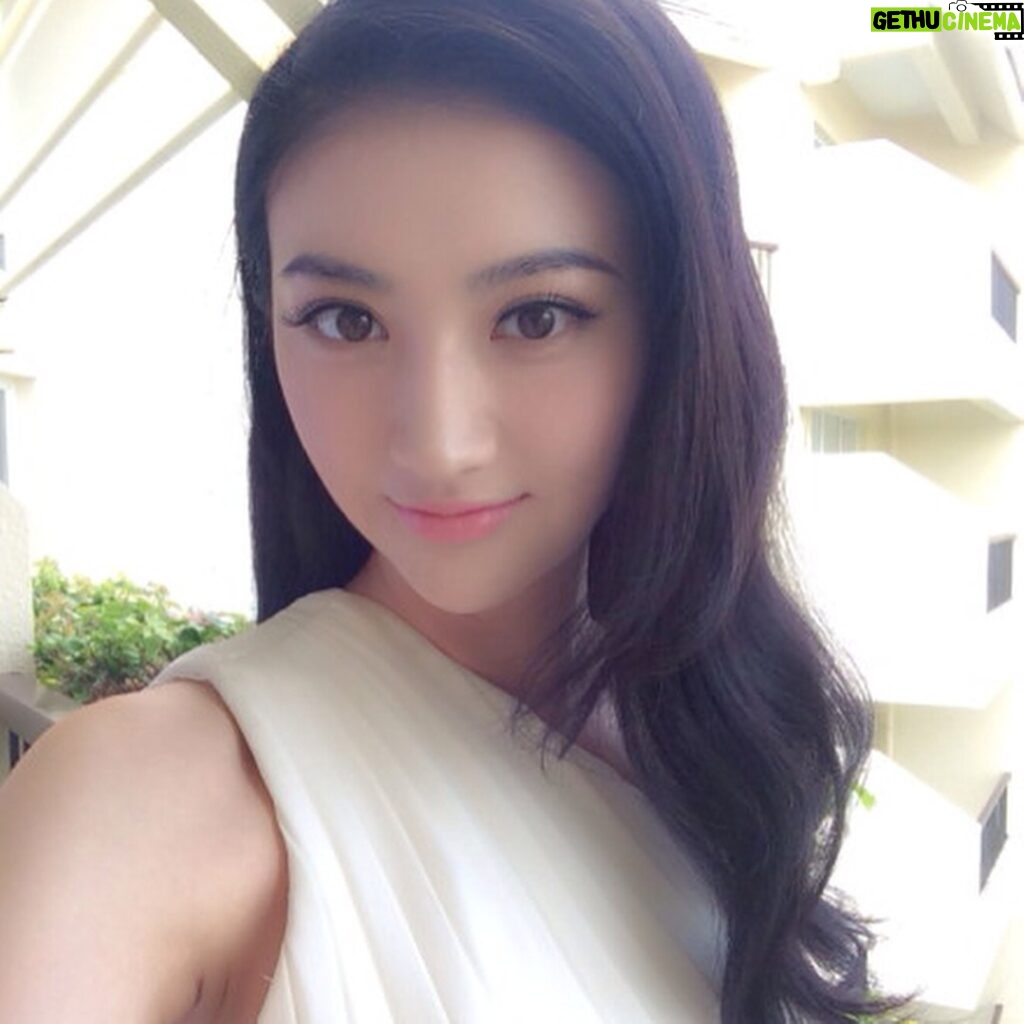 Jing Tian Instagram - I woke up at 5am today – can you tell?! #Selfie #nofilter