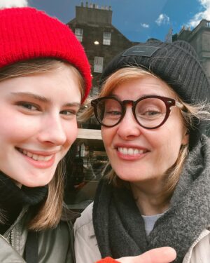 Jitka Schneiderová Instagram - Na kafíčku v Edinburghu. Čas dlouhých rozhovorů. Je to láska! S ♥️