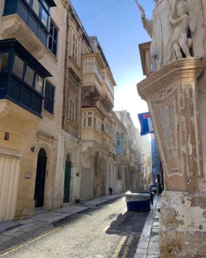 Jo Ellen Pellman Instagram - being hot and gay and chilly in Malta xx