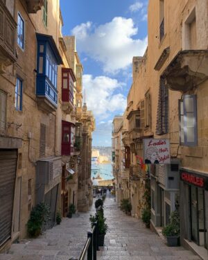 Jo Ellen Pellman Instagram - being hot and gay and chilly in Malta xx
