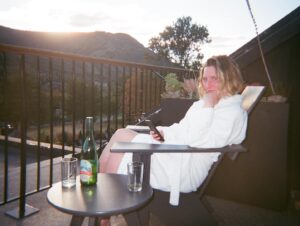 Jo Ellen Pellman Instagram - Romance Weekend in the All Too Well (10 Minute Version) (Taylor’s Version) Cinematic Universe 

❣️ @scribnerslodge