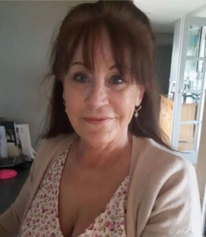 Jo O'Meara Instagram - Today I learned that this beautiful lady .. Annette Mason passed away ..
Growing up she was my idol , to this day I say there was not a singer like her , I would watch her in complete awe wanting to be just like her ! 
She taught me the bare bones of how to be a singer , teaching me mic control , to stage presence and how to hold onto high notes ! I will always remember the duets , the advice , and the voice of an angel !! 
Rest in forever peace Annette 🙏🏻