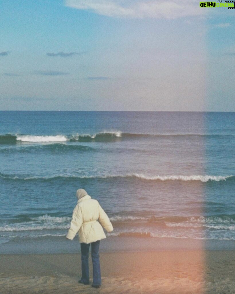 Jo Aram Instagram - 아무리 추워도 겨울바다는 못 참지