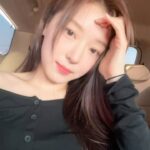 Jo Woo-ri Instagram - 아직도 봄 기다리기 🌼🌱