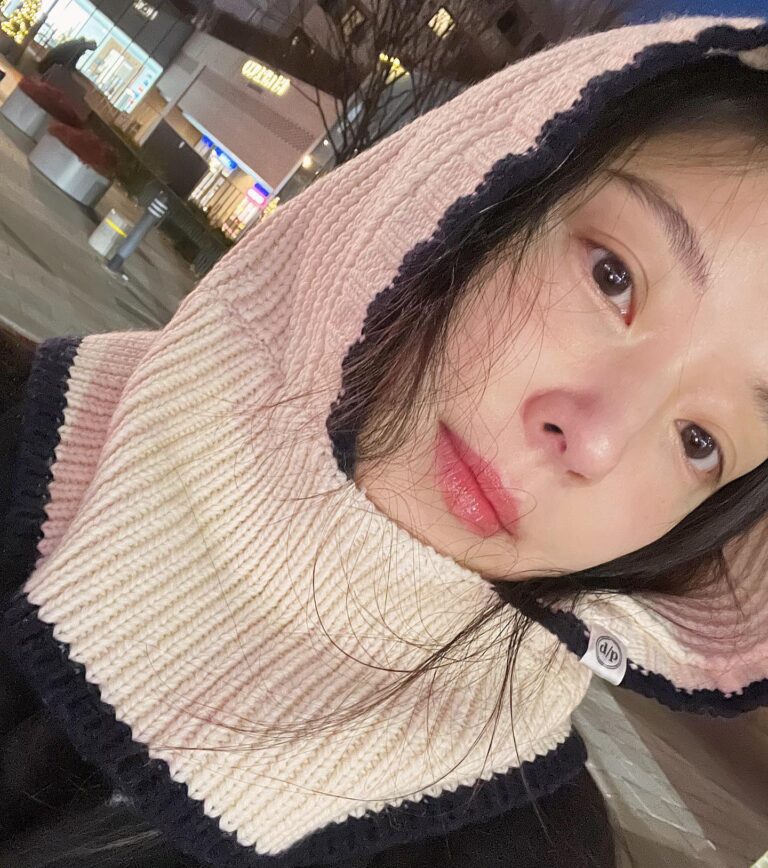 Jo Woo-ri Instagram - 와따 춥다용 ☃️