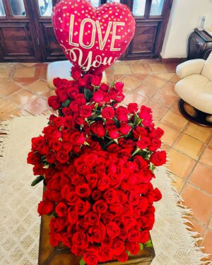 Joana Benedek Instagram - Muchísimas gracias, de todo mi corazón, a cada uno de los que tuvieron a bien en felicitarme, en hacerme llegar sus presentes, en persona y por todas mis redes y vías privadas! 

Dios les multiplique todo aquello que me desearon a mi! 
En Nombre de Cristo sea todo hecho! 
Los quiero siempre bien! 

Estoy convencida, que tanta calidez, demostración de su amor y sinceras bendiciones, son parte importante de mi infalible escudo, en contra de cualquier mal, hacia mi! 
Gracias, profundamente, gracias a todos! 
#Joana♥️
#RefexionesDeMiAlma2022🌟

#BendicionesParaNuestroBelloPlanetaAzul🌎