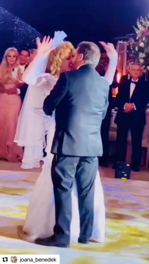 Joana Benedek Instagram - #JJNuestraBodaDeAmor

Con el amor de mi vida♥️♾💙
@javiervargasel @javiervargas5496

Vestido: 
GG: GERÓNIMO GARCIA