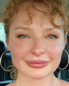 Joana Benedek Most Liked Photos and Posts