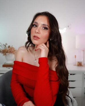 Joana Gentil Instagram - A fazer o que mais amo, gravar para vocês ❤️ estes são os últimos dias com 27 anos e não podia estar mais grata por vocês. A minha vida levou um rumo completamente diferente do que eu pensava, graças a vocês… nunca irei conseguir compreender a sorte que tenho em ter milhares de pessoas que sorriem com as minhas conquistas, escrevem uma palavra carinhosa quando eu preciso, que me apoiam mesmo sem me conhecer. 
Obrigada por tudo ❤️