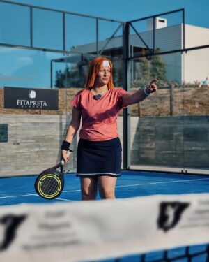 Joana Latino Instagram - São 6 fotografias. Do “cheia de estilo” ao “o Padel deu cabo de mim”. Tentem não rir. 
.
.
.
.
.
Foto do @tf.tiagoferreira