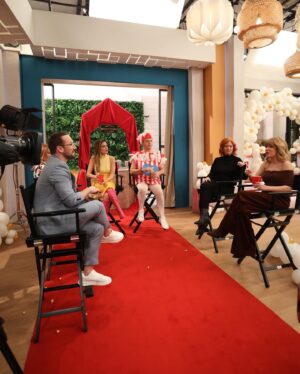 Joana Latino Instagram - O melhor rescaldo dos 'Óscares 2024' foi feito na nossa Casa, com os comentários da @passadeiravermelha e da @raquelstrada 🎞️🍿

📸: @marcofonseca_photo 
#casafeliz #oscares2024 #oscars2024