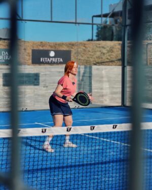 Joana Latino Instagram - São 6 fotografias. Do “cheia de estilo” ao “o Padel deu cabo de mim”. Tentem não rir. 
.
.
.
.
.
Foto do @tf.tiagoferreira